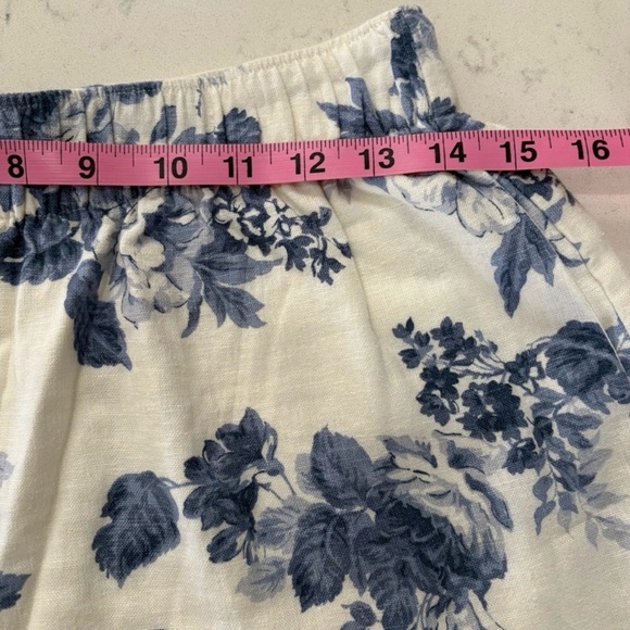 ABERCROMBIE & FITCH linen blend shorts in toile white with blue floral print - Picture 9 of 10